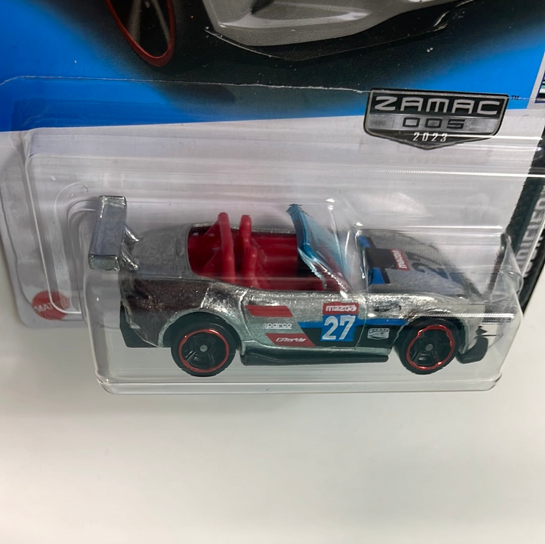 Hot Wheels 1/64 Zamac Custom '15 Mazda MX-5 Miata - Damaged Box