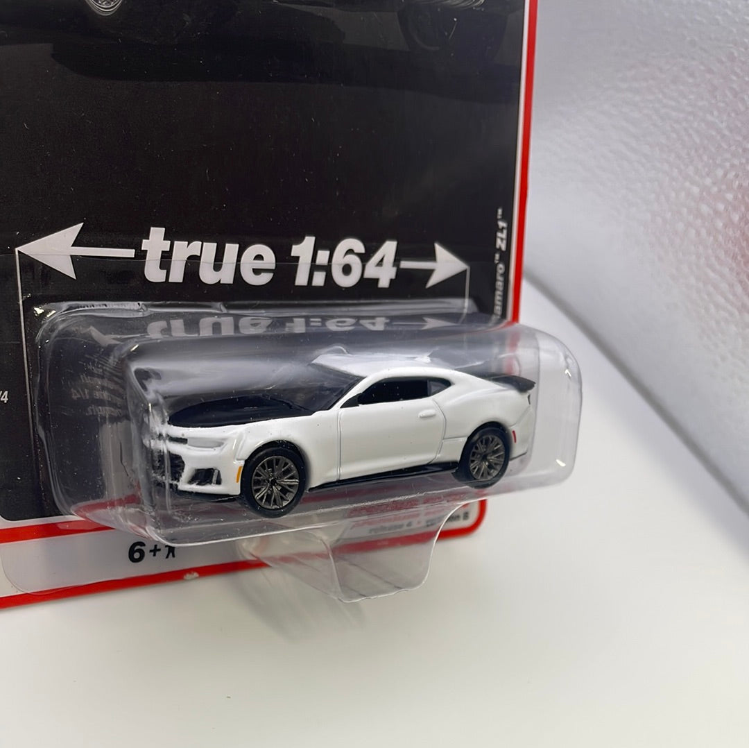 Auto World 1/64 Modern Muscle Version B 2019 Chevy Camaro ZL1 Summit White
