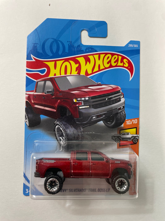 Hot Wheels 1/64 ‘19 Chevy Silverado Trail Boss LT Red