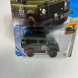 Hot Wheels 1/64 Land Rover Defender 90 Green