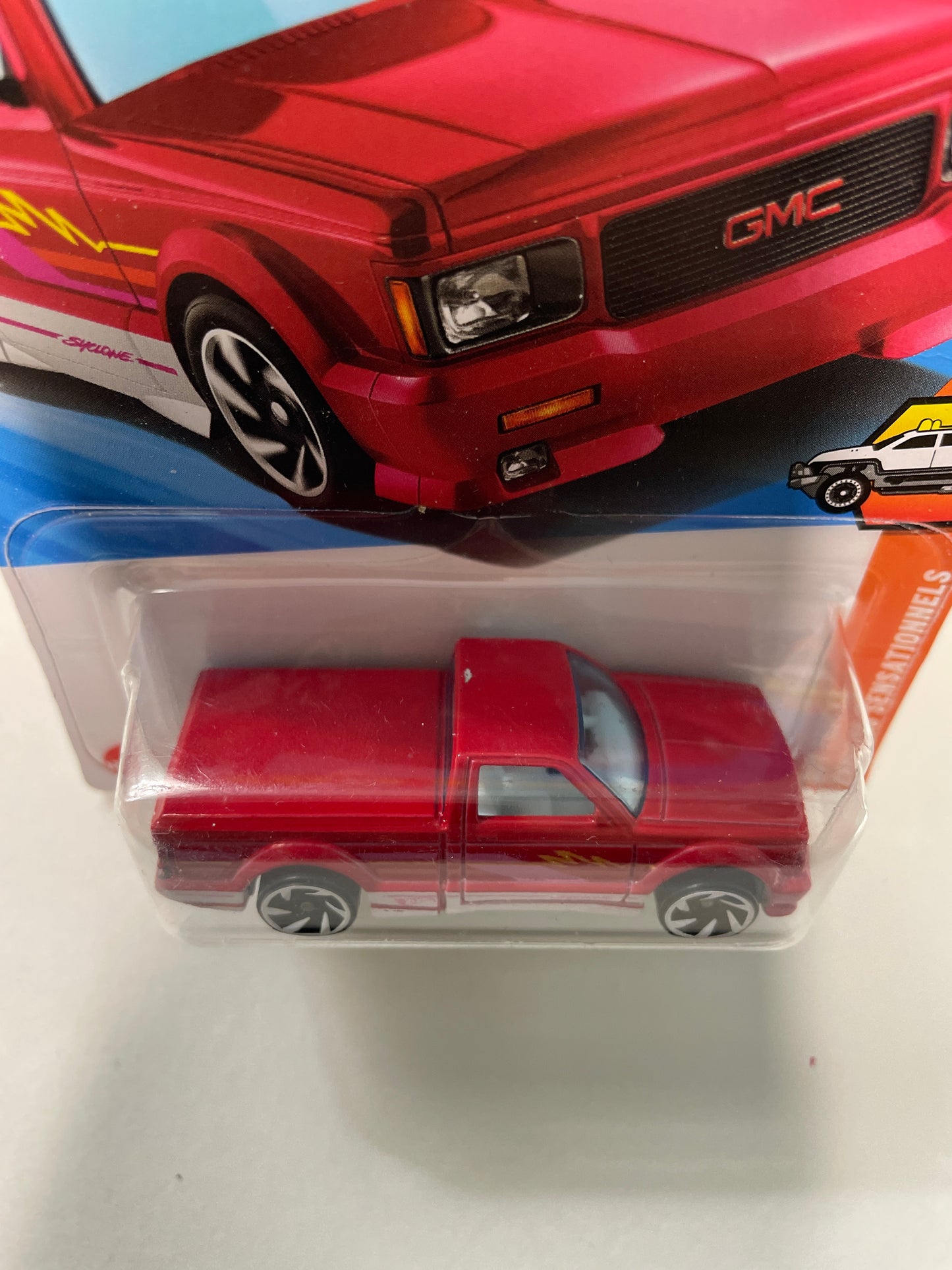 Hot Wheels 1/64 ‘91 GMC Syclone Red - Damaged Box