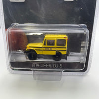 Greenlight 1/64 Hobby Exclusive Jeep 1974 Jeep DJ-5 Yellow