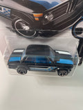 Hot Wheels 1/64 BMW 2002 Black - Damaged Card