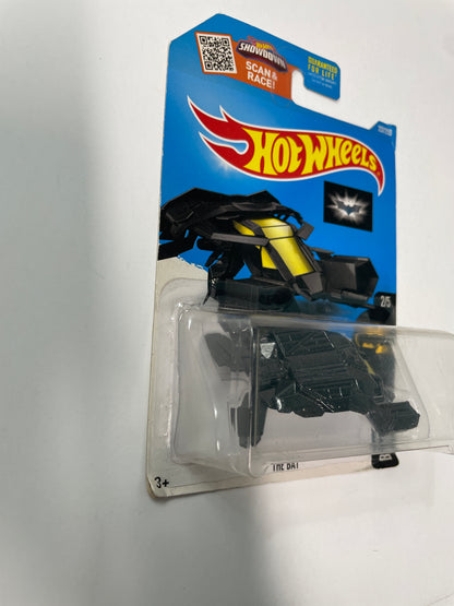 Hot Wheels 1/64 Batman The Bat Black & Yellow - Damaged Card