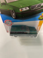 Hot Wheels 1/64 Volvo 850 Estate Green - Damaged Card