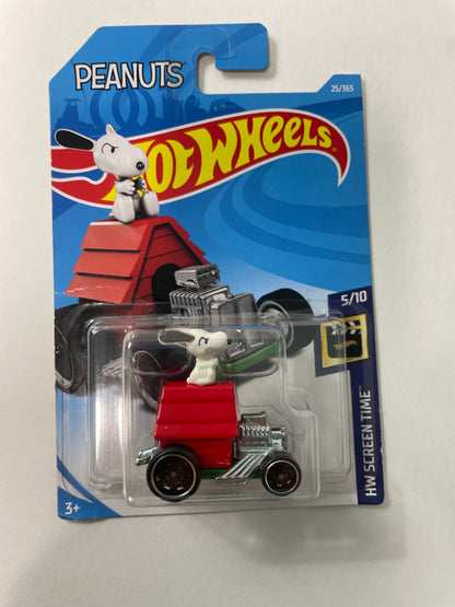 Hot Wheels 1/64 Snoopy Red & Green - Damaged Card