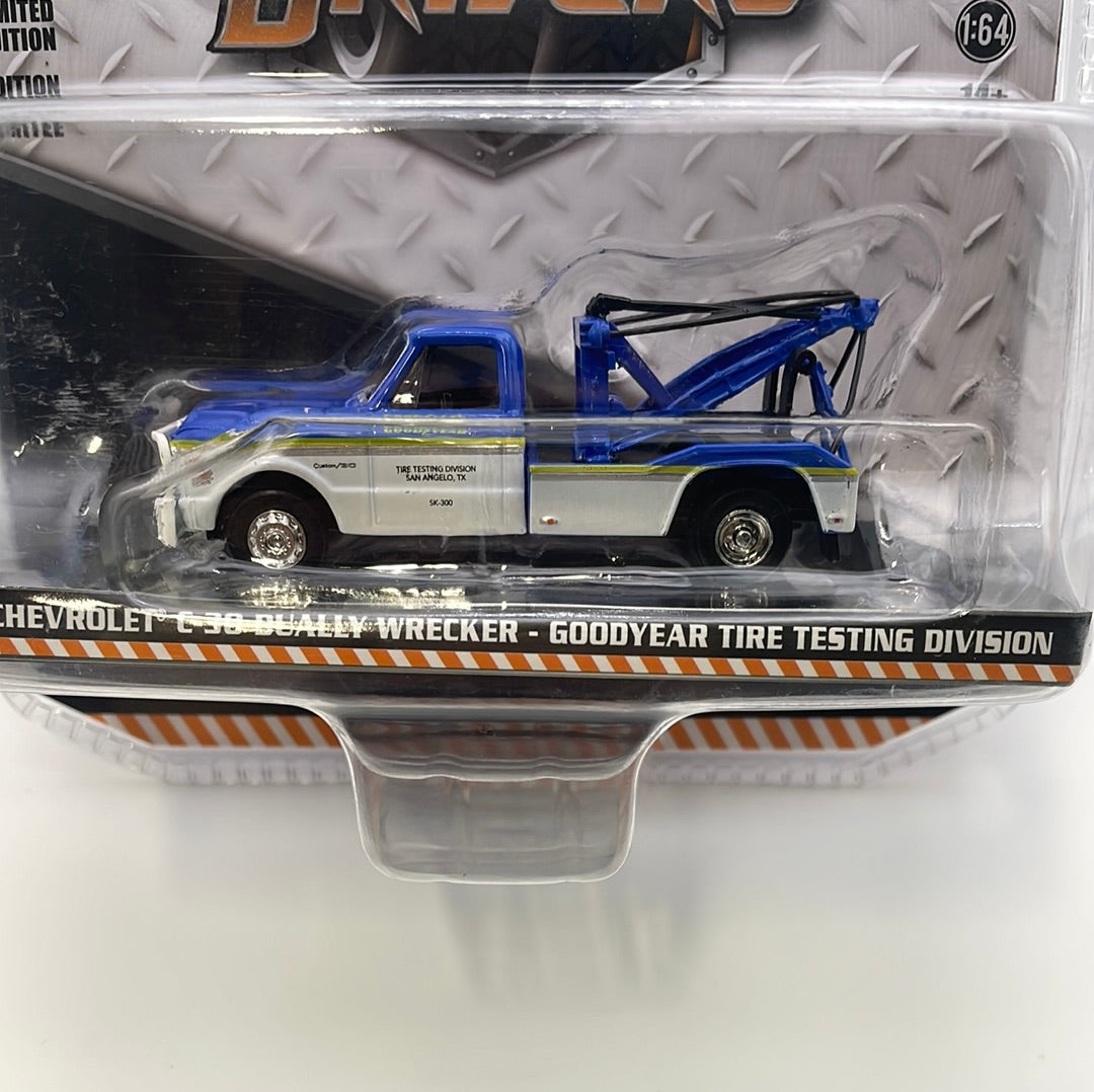 Greenlight 1/64 Dually Drivers 1972 Chevrolet C-30 Dually Wrecker - Goodyear Tire Testing Division Blue