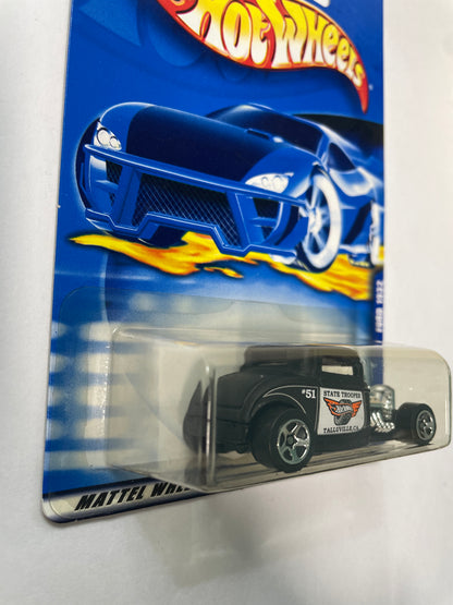 Hot Wheels 1/64 Ford 1932 Black - Damaged Box