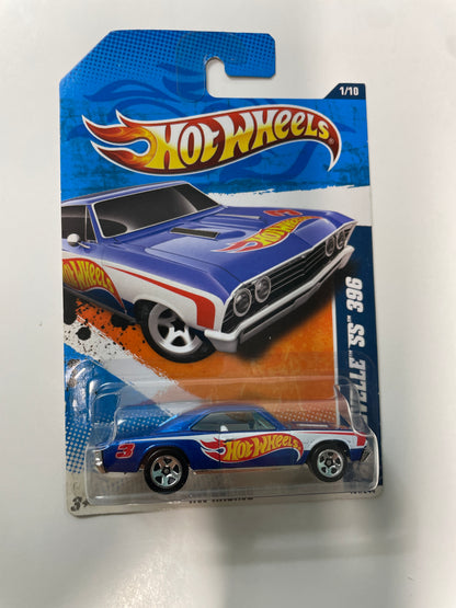 Hot Wheels 1/64 ‘67 Chevy Chevelle SS 396 Blue - Damaged Box