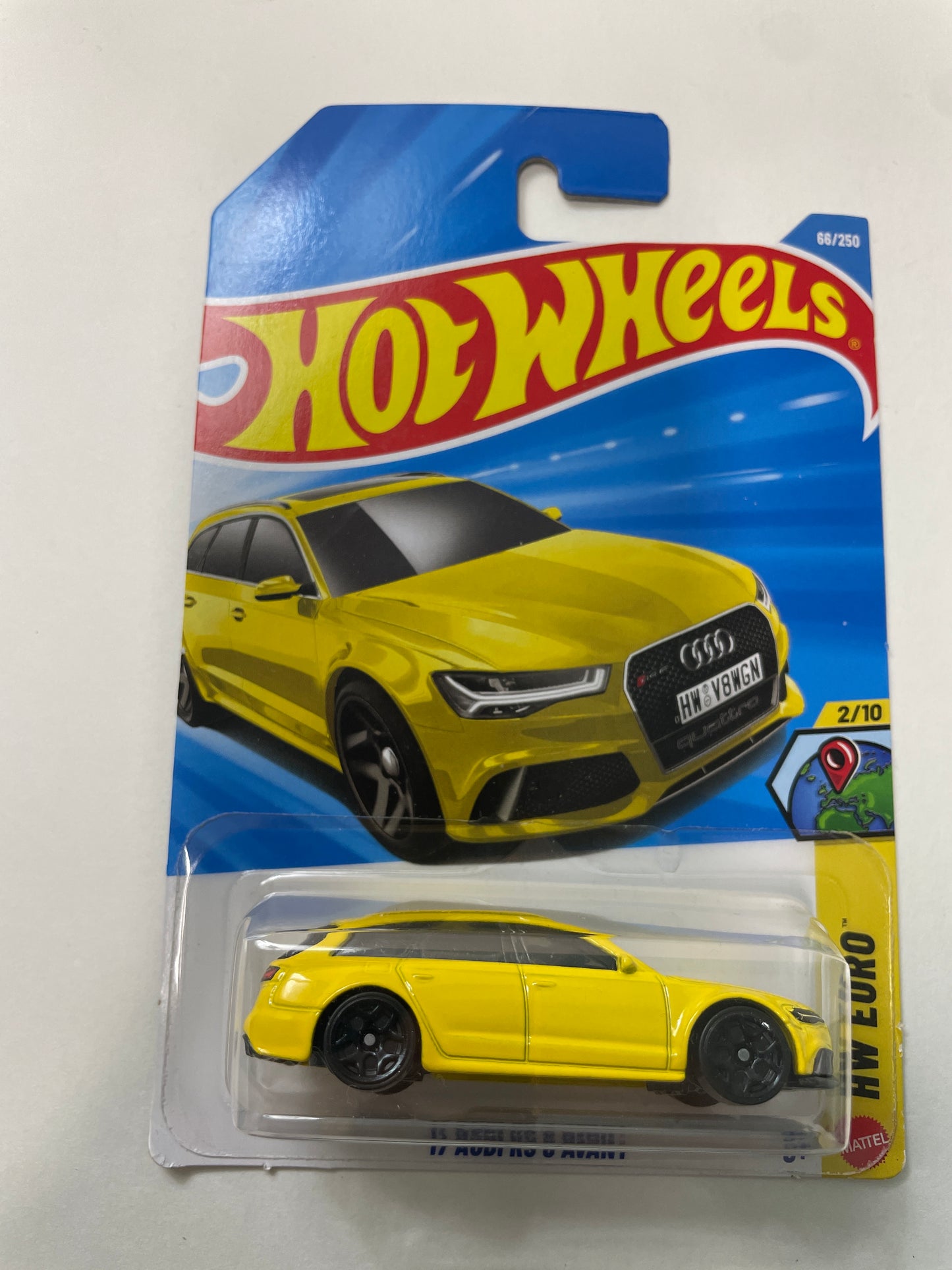 Hot Wheels 1/64 ‘17 Audi RS 6 Avant Yellow - Damaged Box