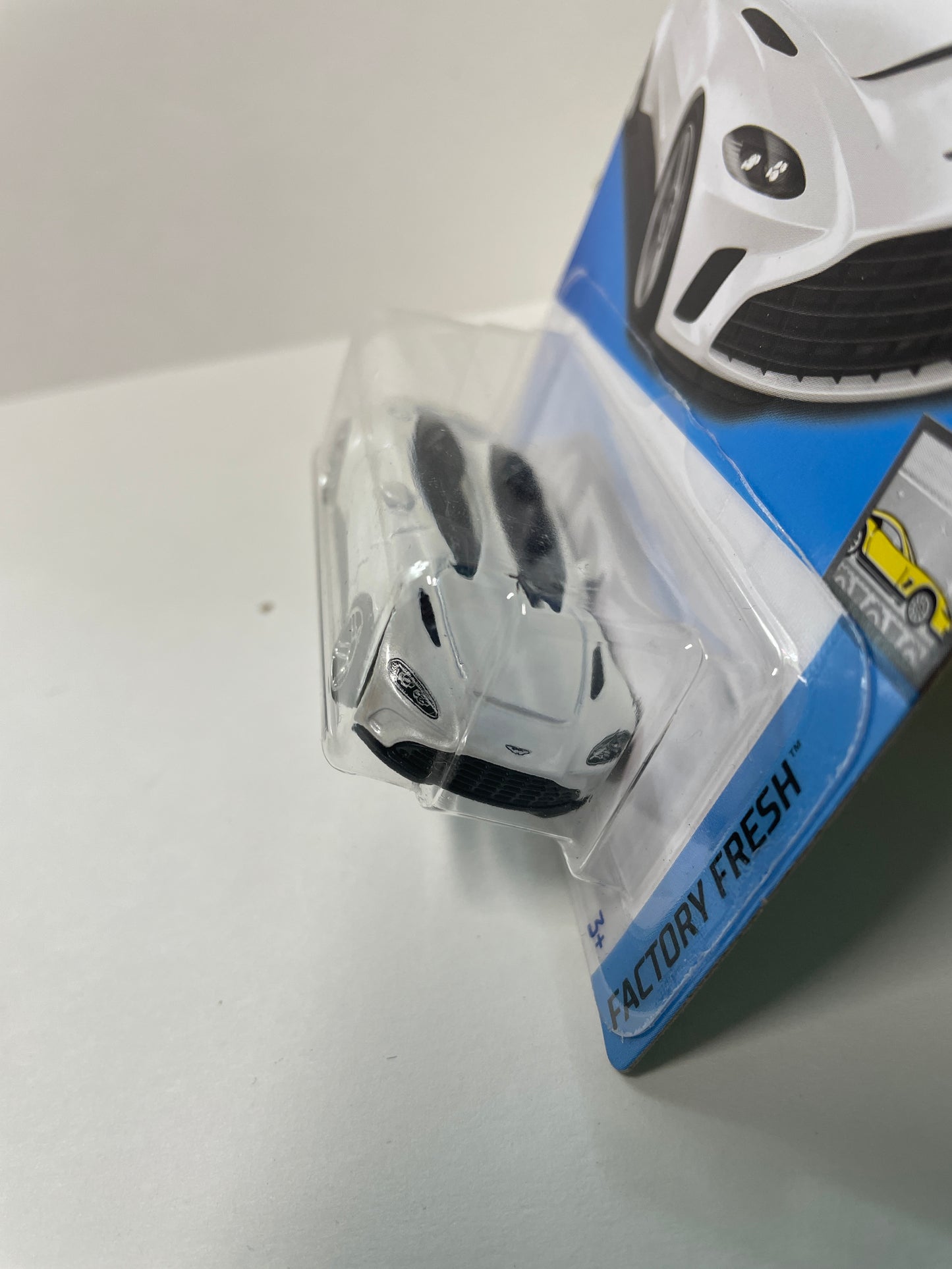 Hot Wheels 1/64 Aston Martin V12 Speedster White - Damaged Box