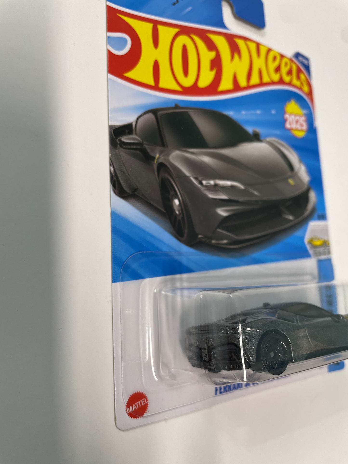 Hot Wheels 1/64 Ferrari SF90 Stradale Black - Damaged Box