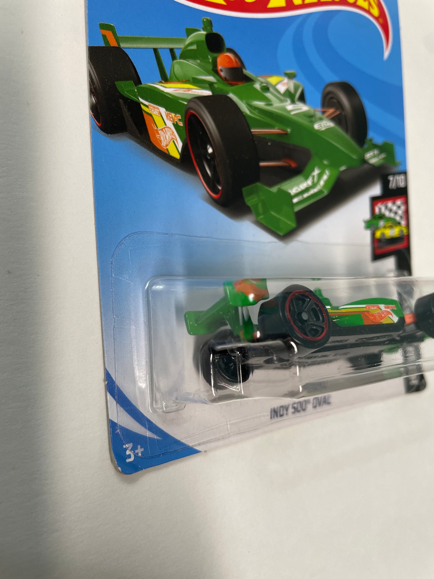 Hot Wheels 1/64 Indy 500 Oval Green - Damaged Box