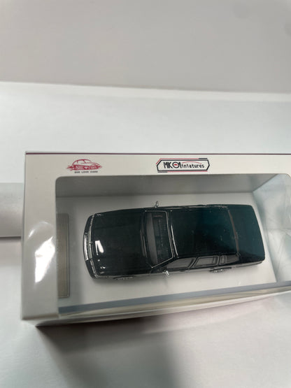 MK Miniatures 1/64 2025 Auto Expo Singapore Lincoln Town Car Black