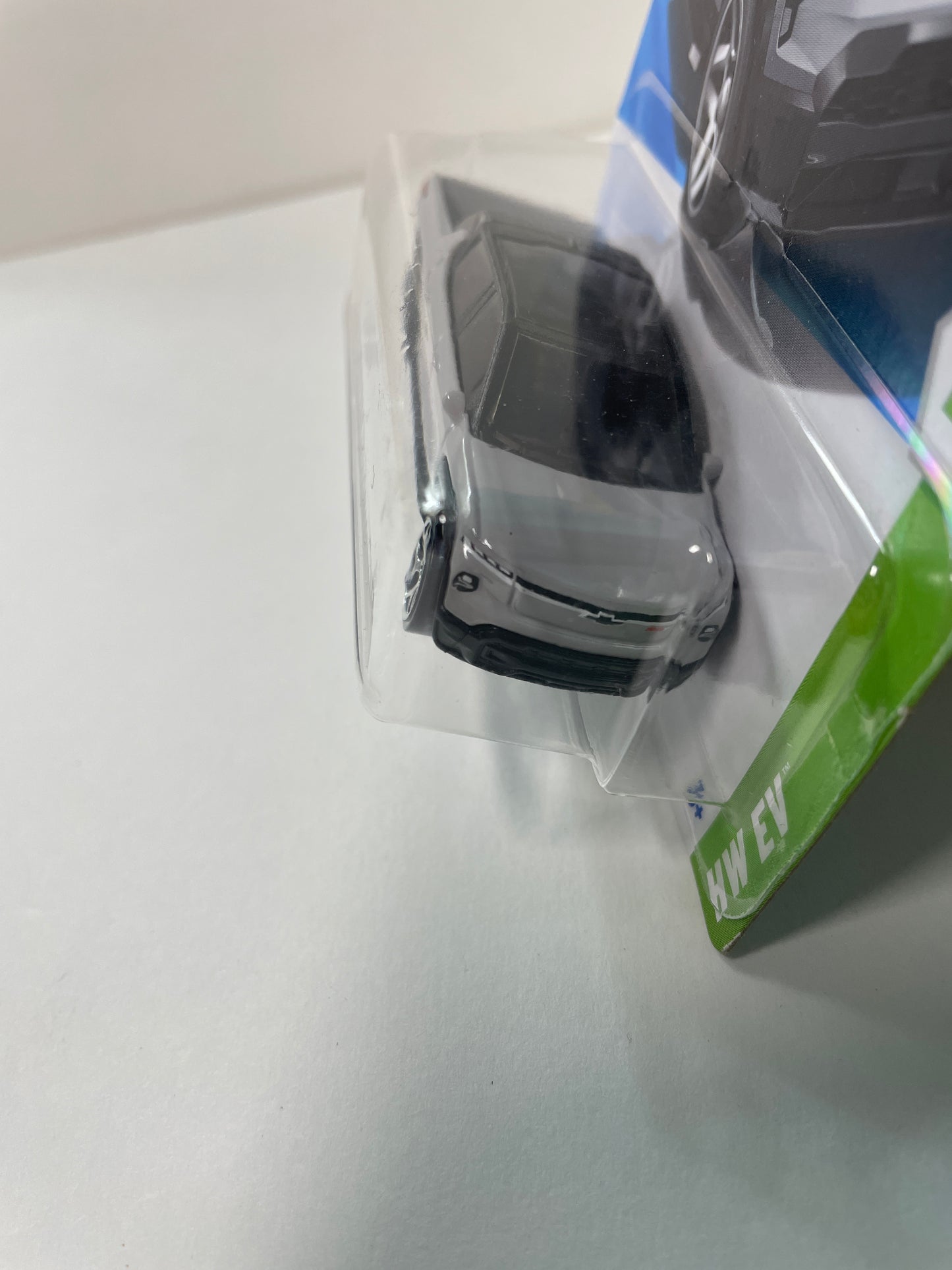 Hot Wheels 1/64 Chevy Silverado EV RST Grey - Damaged Box