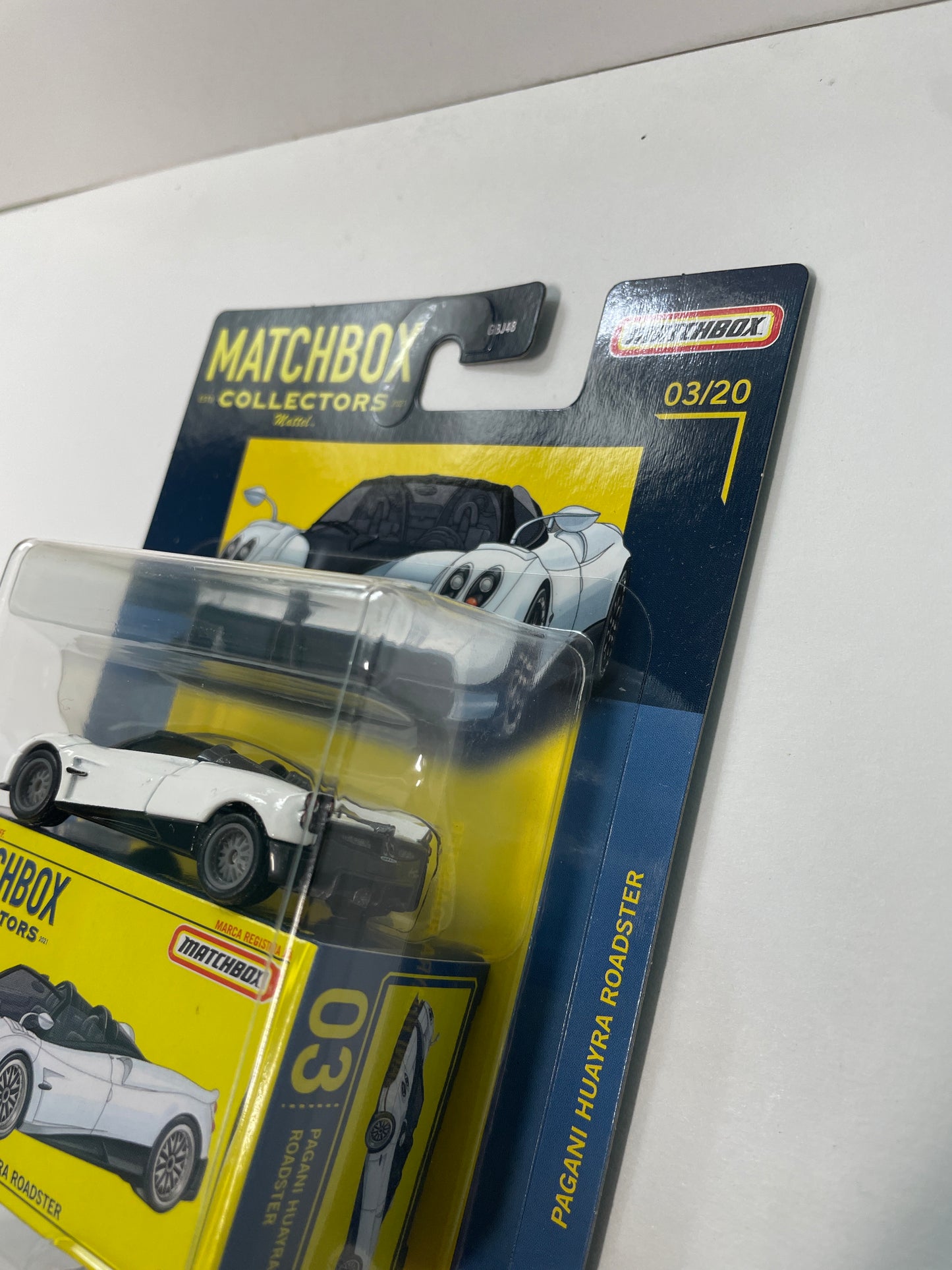 Matchbox Collectors 1/64 Pagani Huayra Roadster White - HFL77