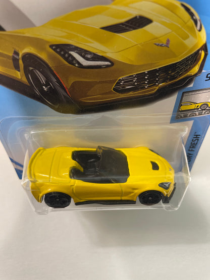 Hot Wheels 1/64 Corvette C7 Z06 Convertible Yellow - Damaged Box