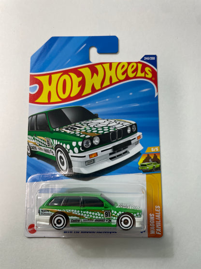 Hot Wheels 1/64 BMW M3 Wagon/ Remorque Green