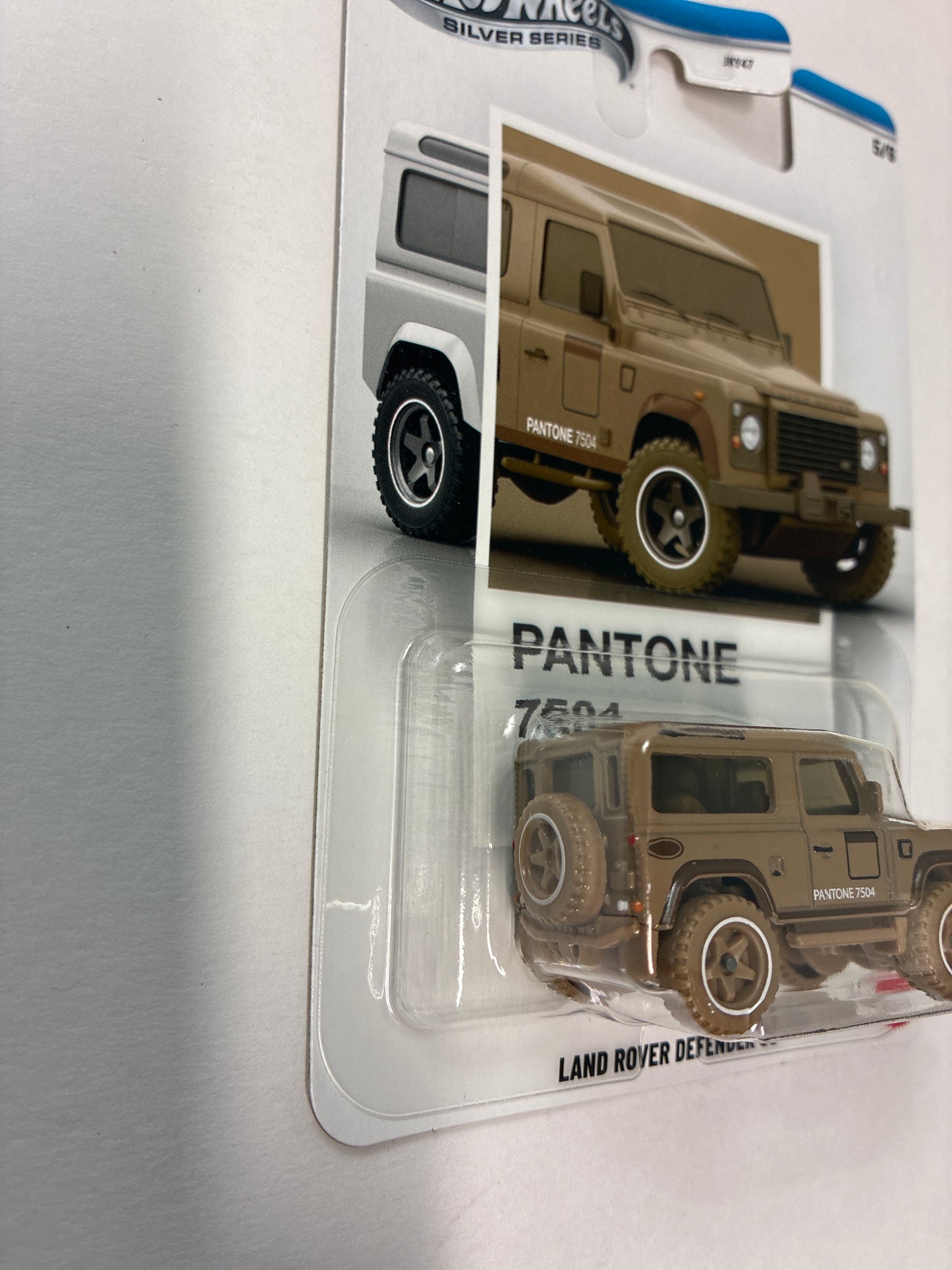 Hot Wheels 1/64 Silver Series Pantone #7504 Land Rover Defender 90 Brown - JKY62