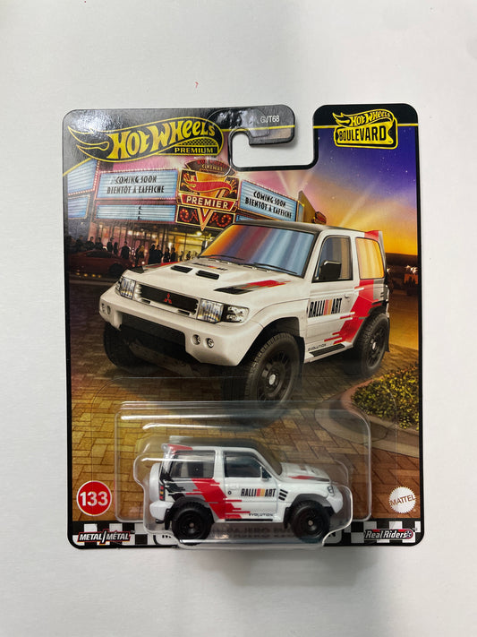 Hot Wheels 1/64 2025 Boulevard Mix D Mitsubishi Pajero Evolution White - JBL26