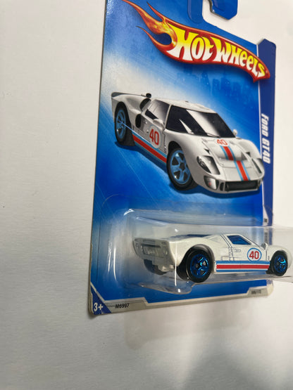 Hot Wheels 1/64 Ford GT40 White - Damaged Box