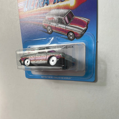 Hot Wheels 1/64 Ultra Hots Custom ‘69 Volkswagen Squareback Pink