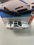 Hot Wheels 1/64 ‘84 Pontiac Firebird White & Blue