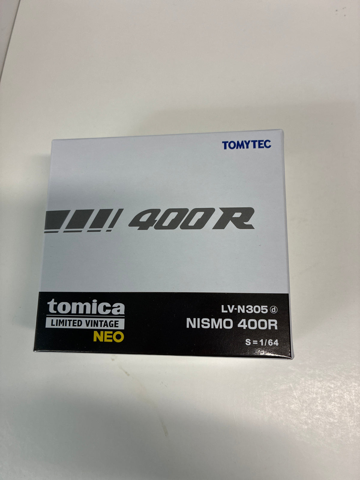 Tomica Limited Vintage Neo 1/64 LV-N305d Nissan Nismo 400R White - Damaged Box