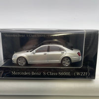 1/64 Motorhelix Mercedes-Benz S-Class S600L (W221) White