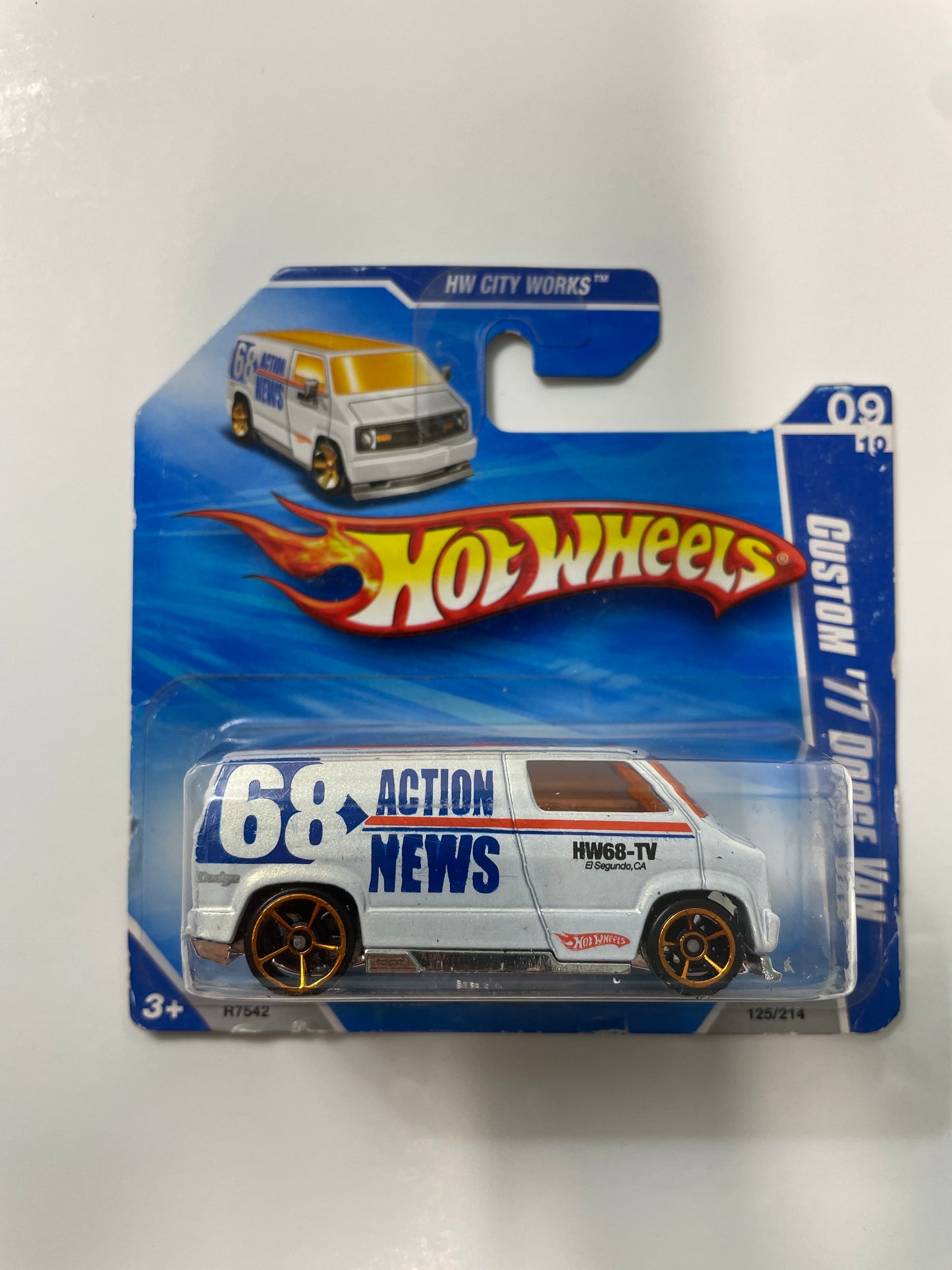 Hot Wheels 1/64 Custom ‘77 Dodge Van Short Card - Damaged Box