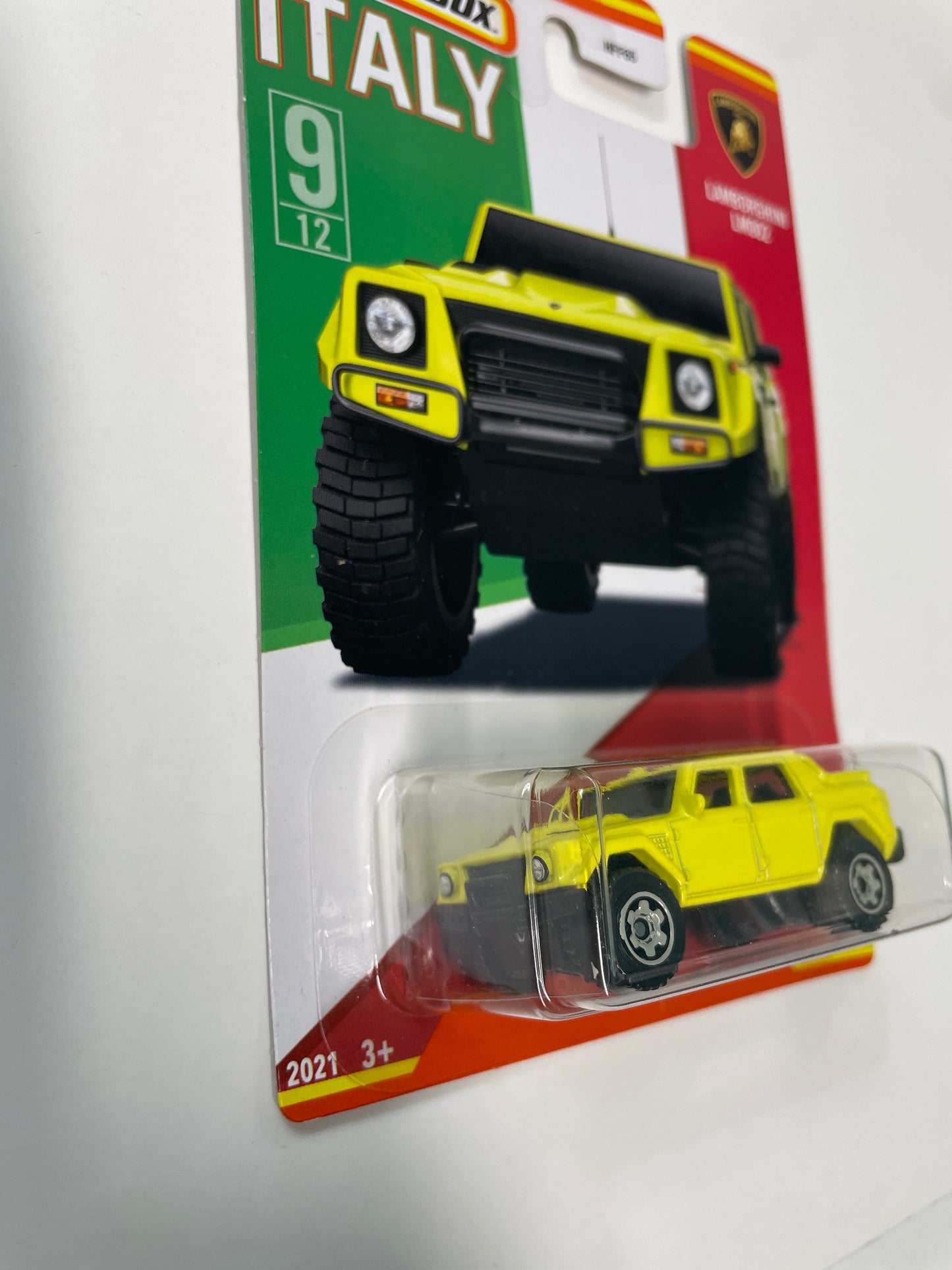 Matchbox 1/64 Lamborghini LM002 Yellow