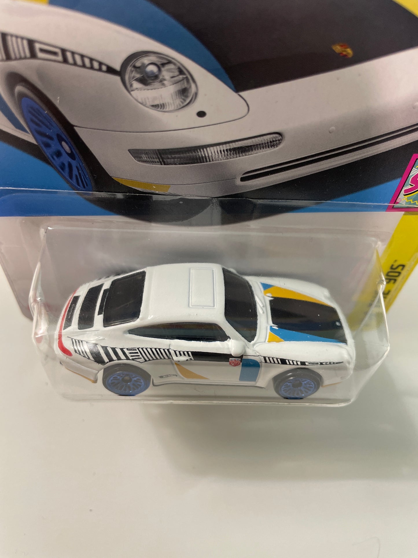 Hot Wheels 1/64 ‘96 Porsche Carrera White & Blue - Damaged Box