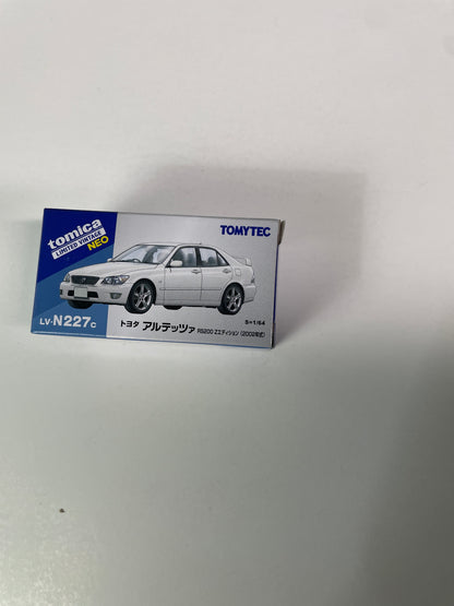 Tomica Limited Vintage Neo 1/64 LV-N227c Toyota Altezza RS200 Z Edition 2002 White - Damaged Box