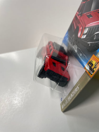 Hot Wheels 1/64 ‘95 Jeep Cherokee Red - Damaged Box