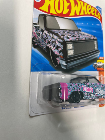 Hot Wheels 1/64 '83 Chevy Silverado Black & Pink