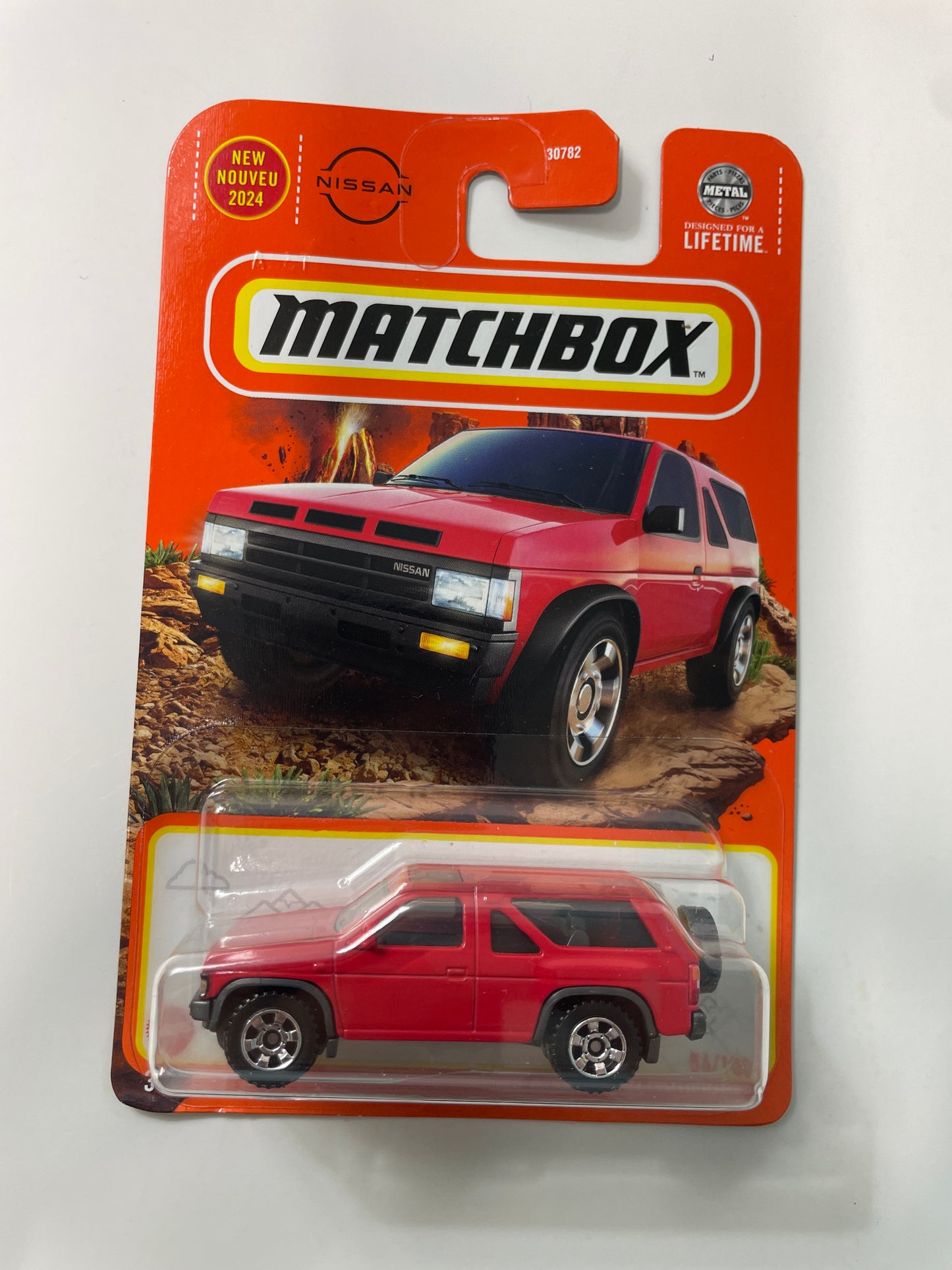 Matchbox 1/64 1985 Nissan Pathfinder Red - Damaged Card
