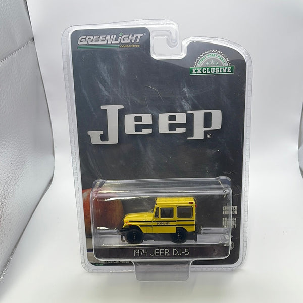 Greenlight 1/64 Hobby Exclusive Jeep 1974 Jeep DJ-5 Yellow