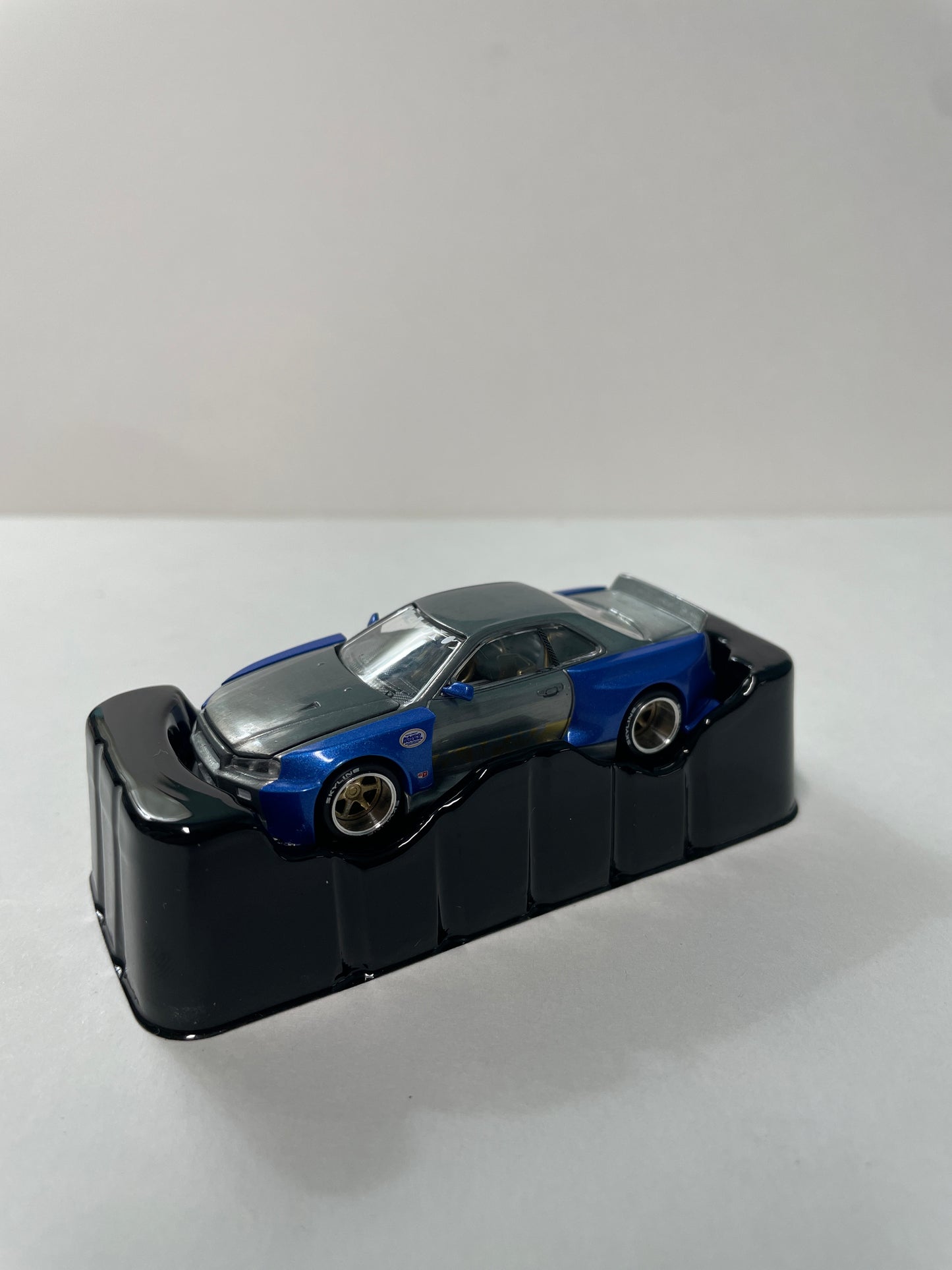*Chase* Mini GT x Kaido House 1/64 Nissan Skyline GT-R (R34) Kaido Works (V2 Aero) Shinjuku V2 Blue