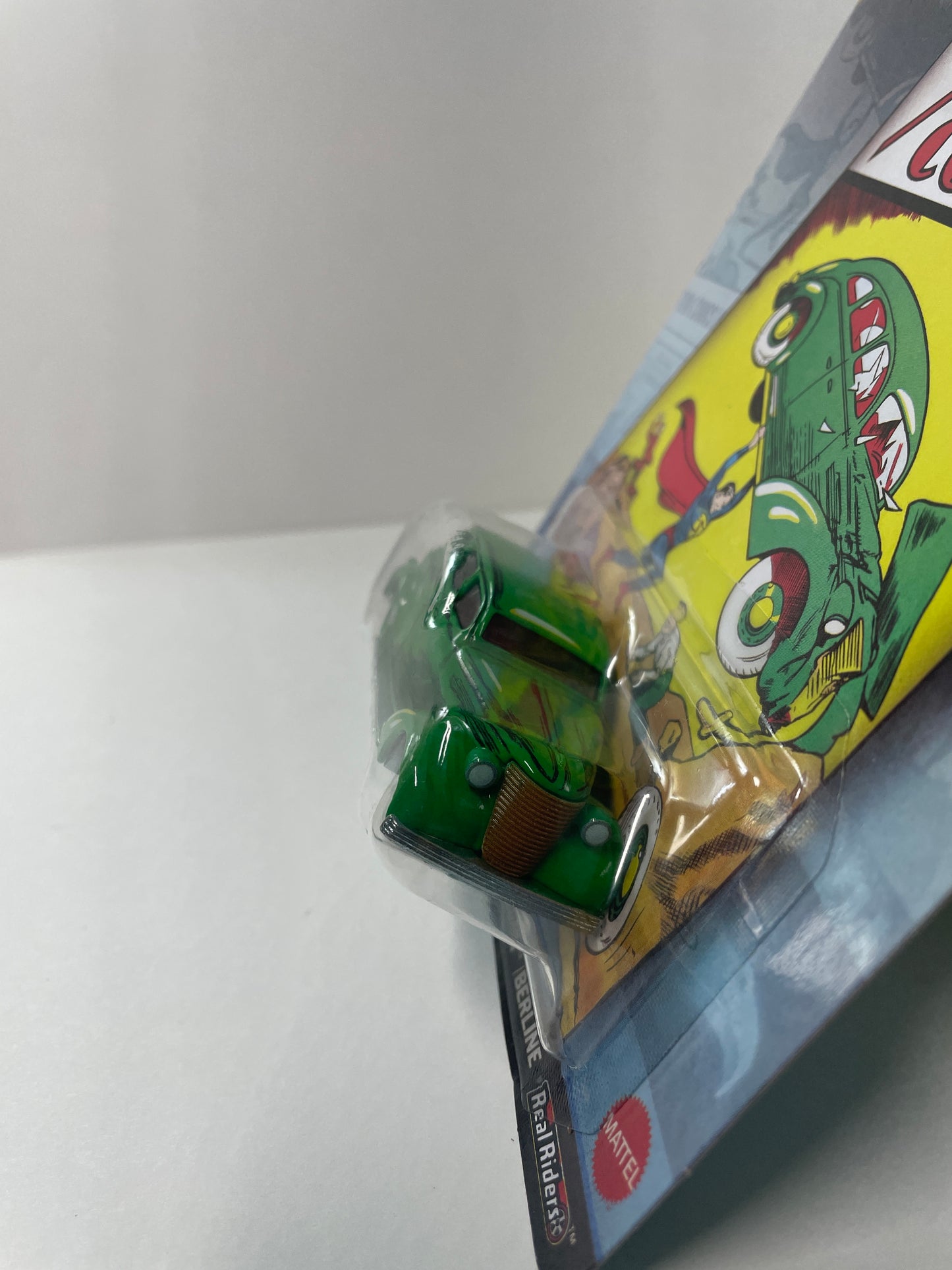 Hot Wheels 1/64 Pop Culture Action Comics #1 - Action Sedan/ Berline Green