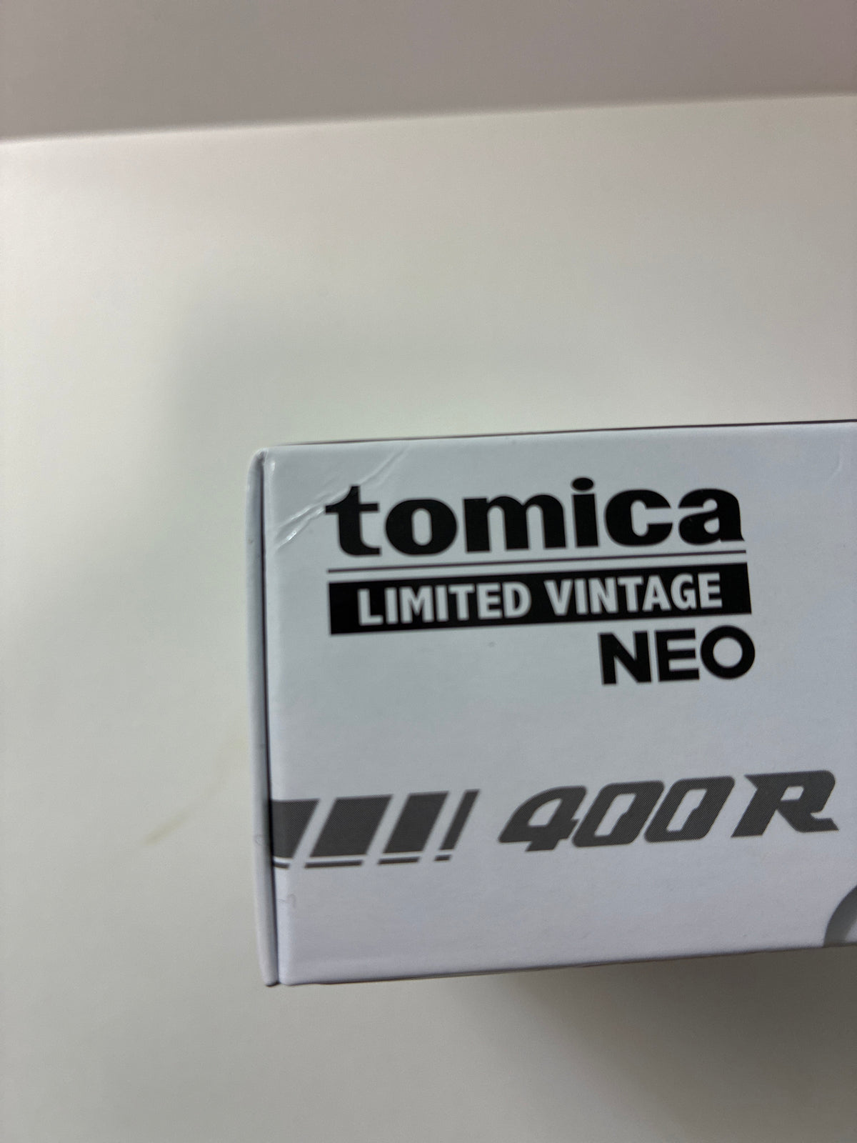 Tomica Limited Vintage Neo 1/64 LV-N305d Nissan Nismo 400R White - Damaged Box