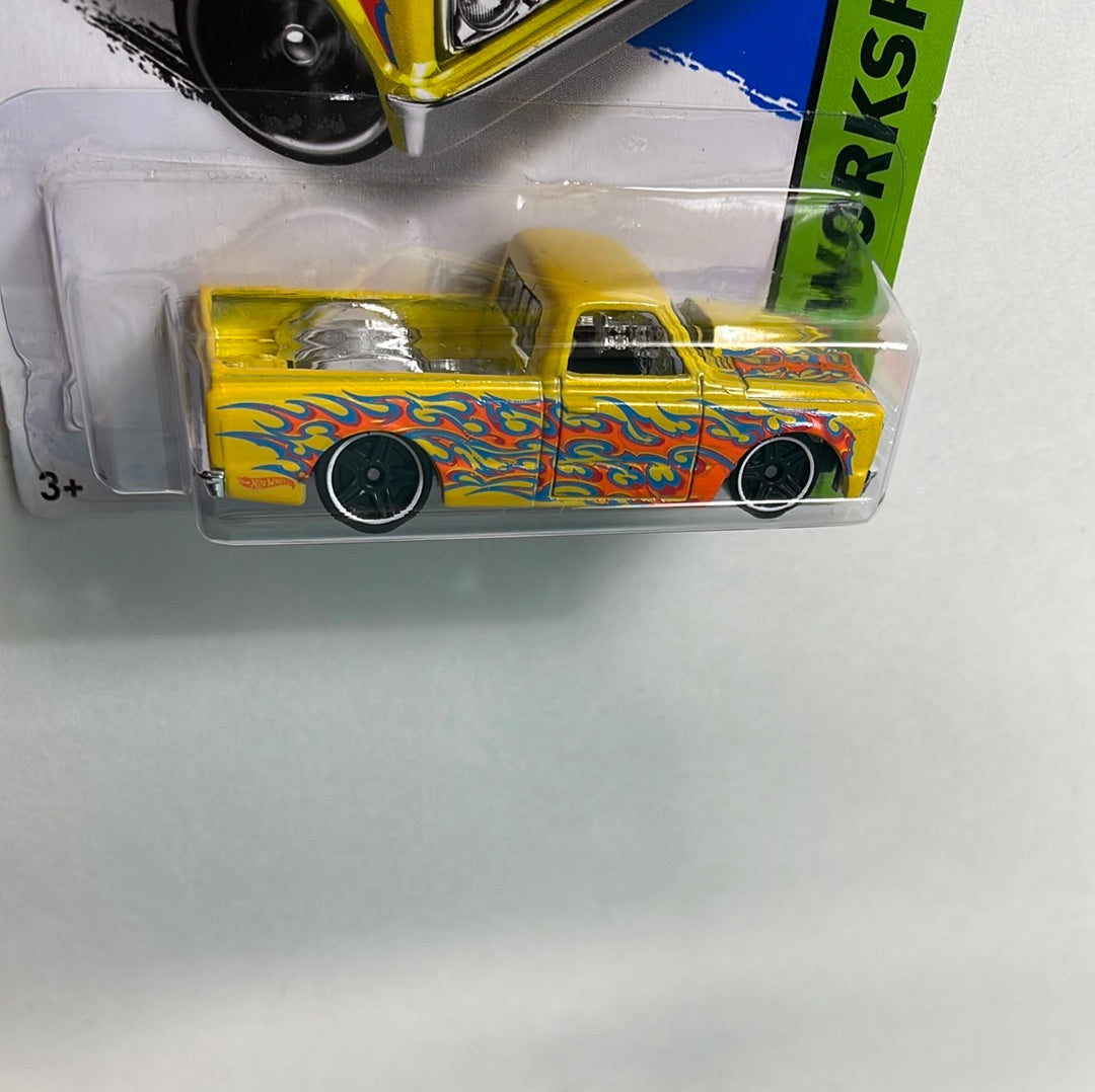 Hot Wheels 1/64 ‘67 Chevy C10 Yellow - Damaged Box