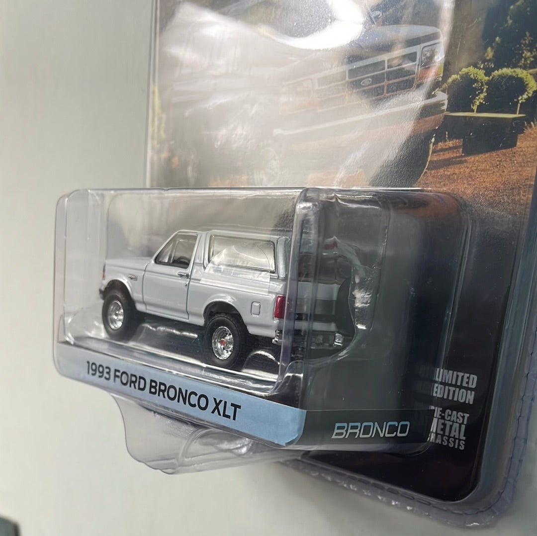 1/64 Greenlight Hobby Exclusive 1993 Ford Bronco XLT White