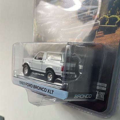 1/64 Greenlight Hobby Exclusive 1993 Ford Bronco XLT White