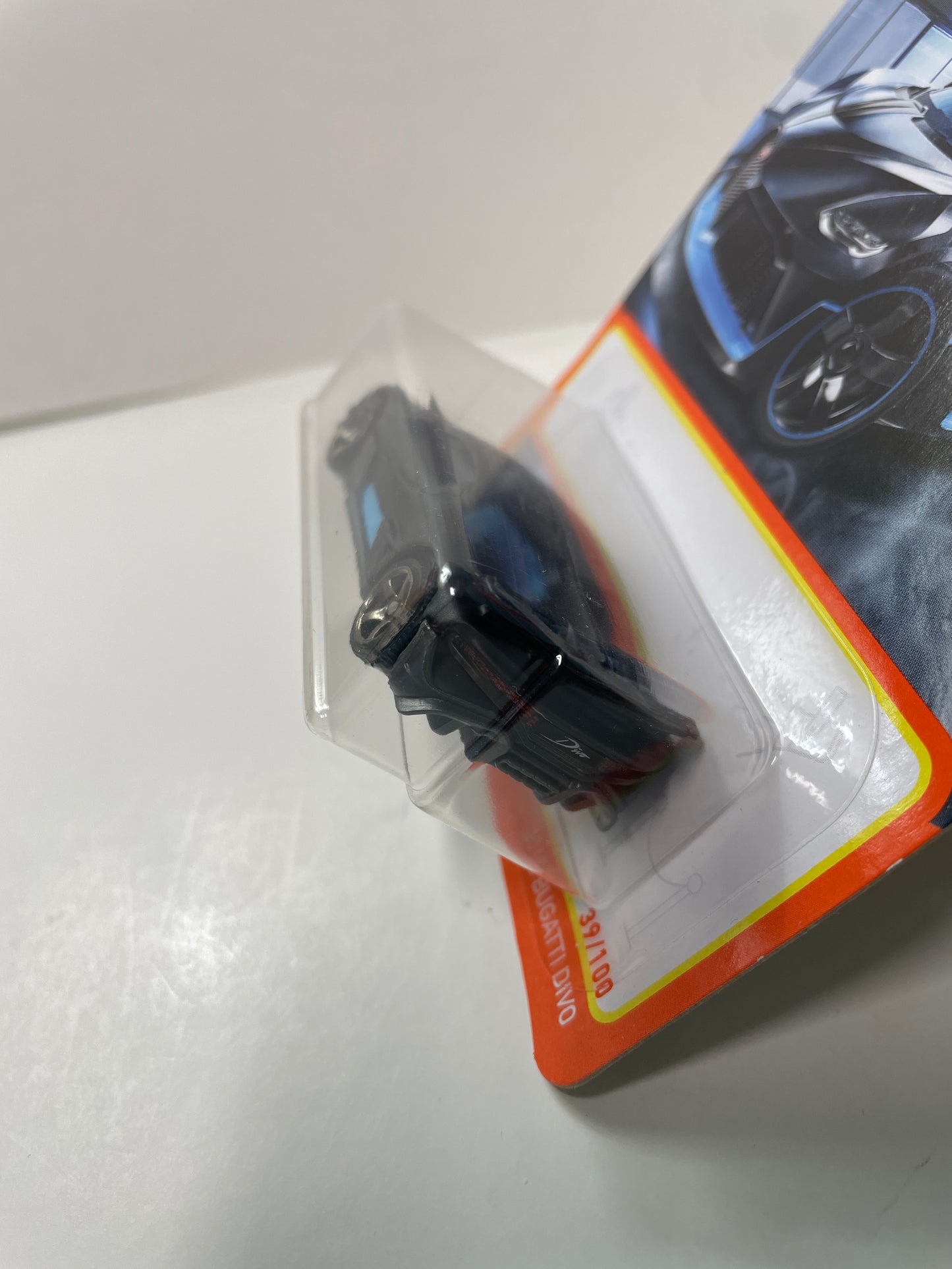 Matchbox 1/64 2018 Bugatti Divo Black & Blue