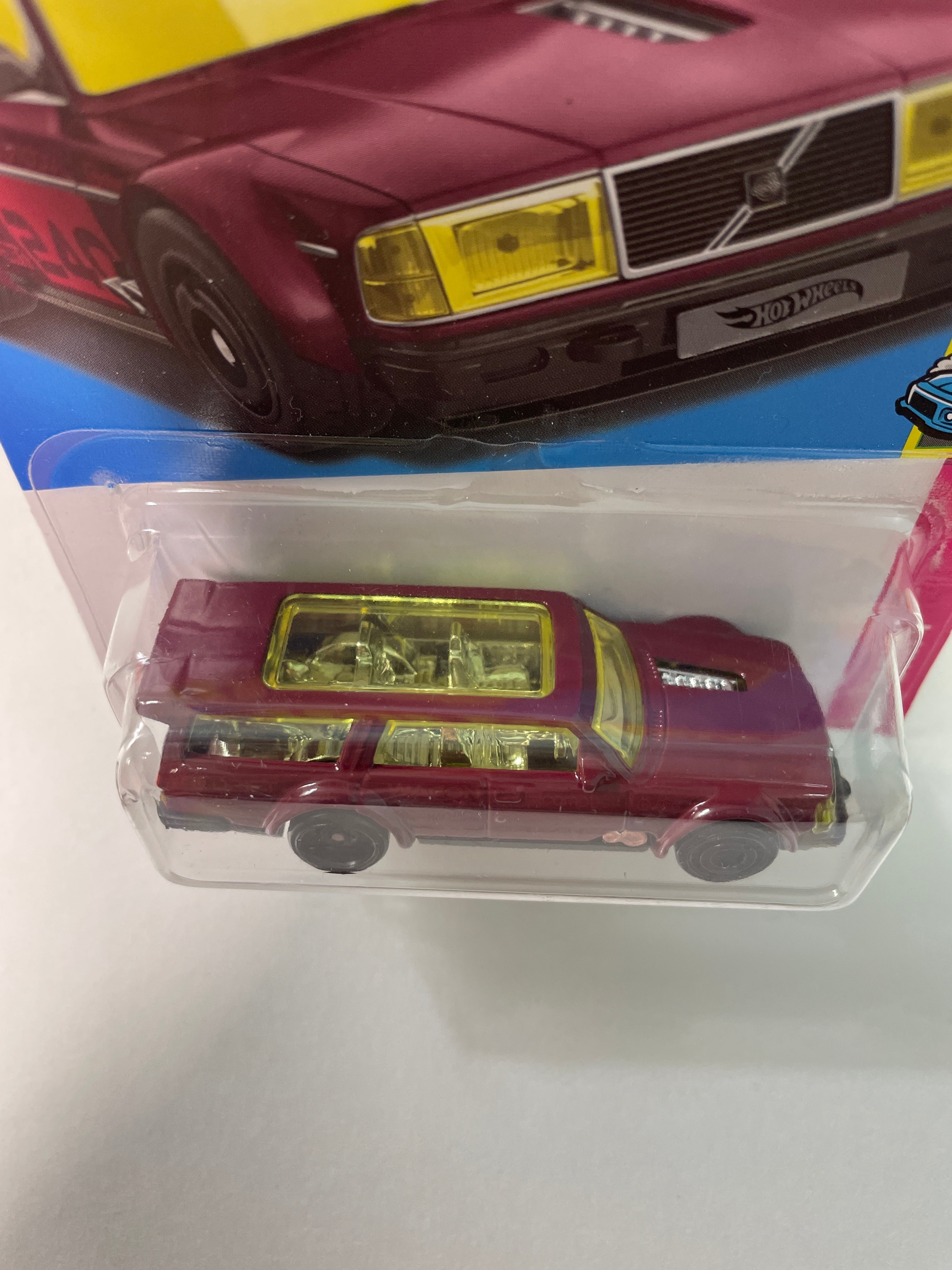 Hot Wheels 1/64 Volvo 240 Drift Wagon Red - Damaged Box