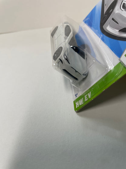Hot Wheels 1/64 Tesla Model S Plaid White