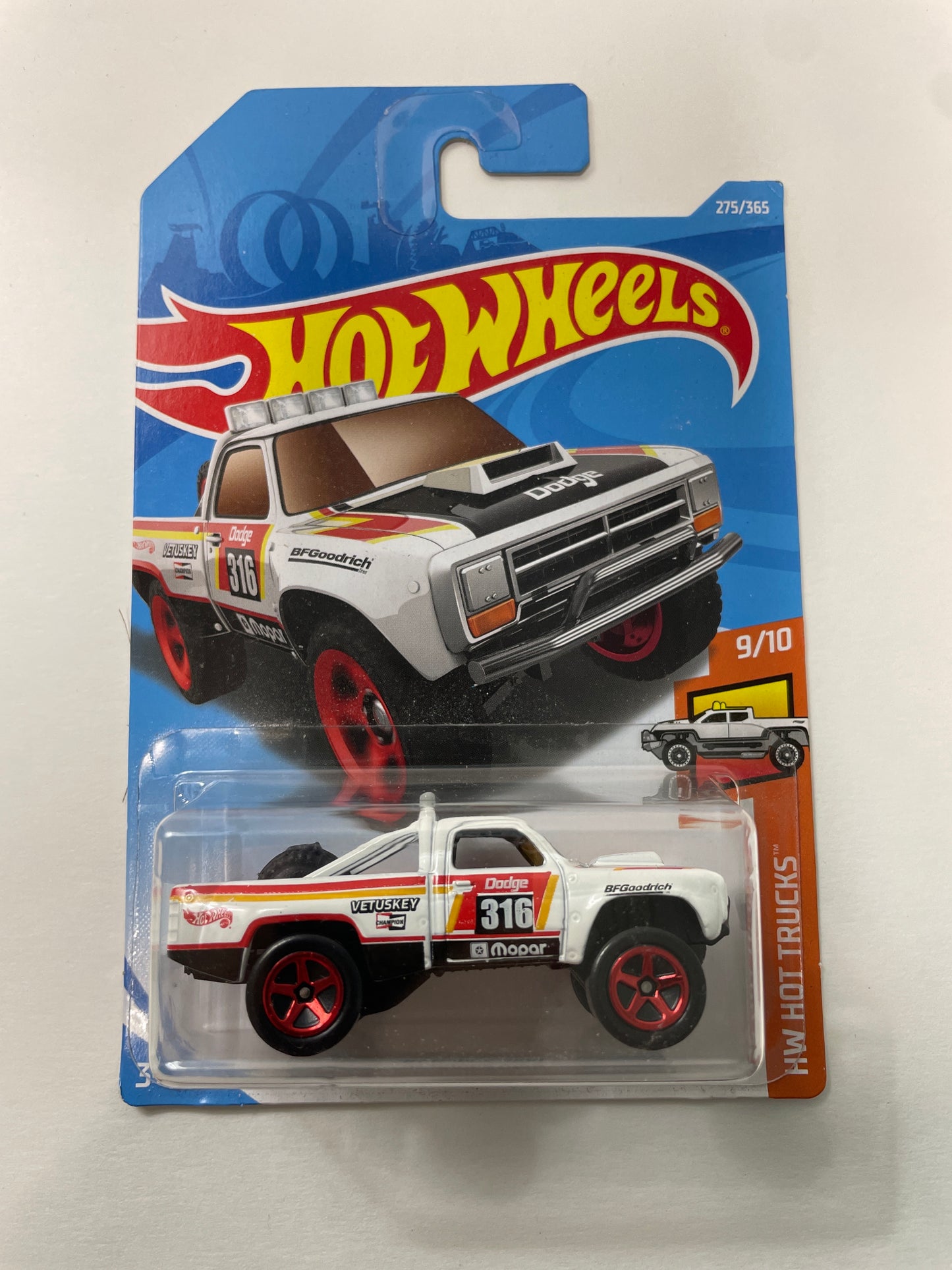 Hot Wheels 1/64 ‘87 Dodge D100 White - Damaged Box