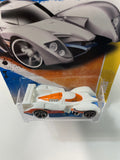 Hot Wheels 1/64 24 Ours White - Damaged Card