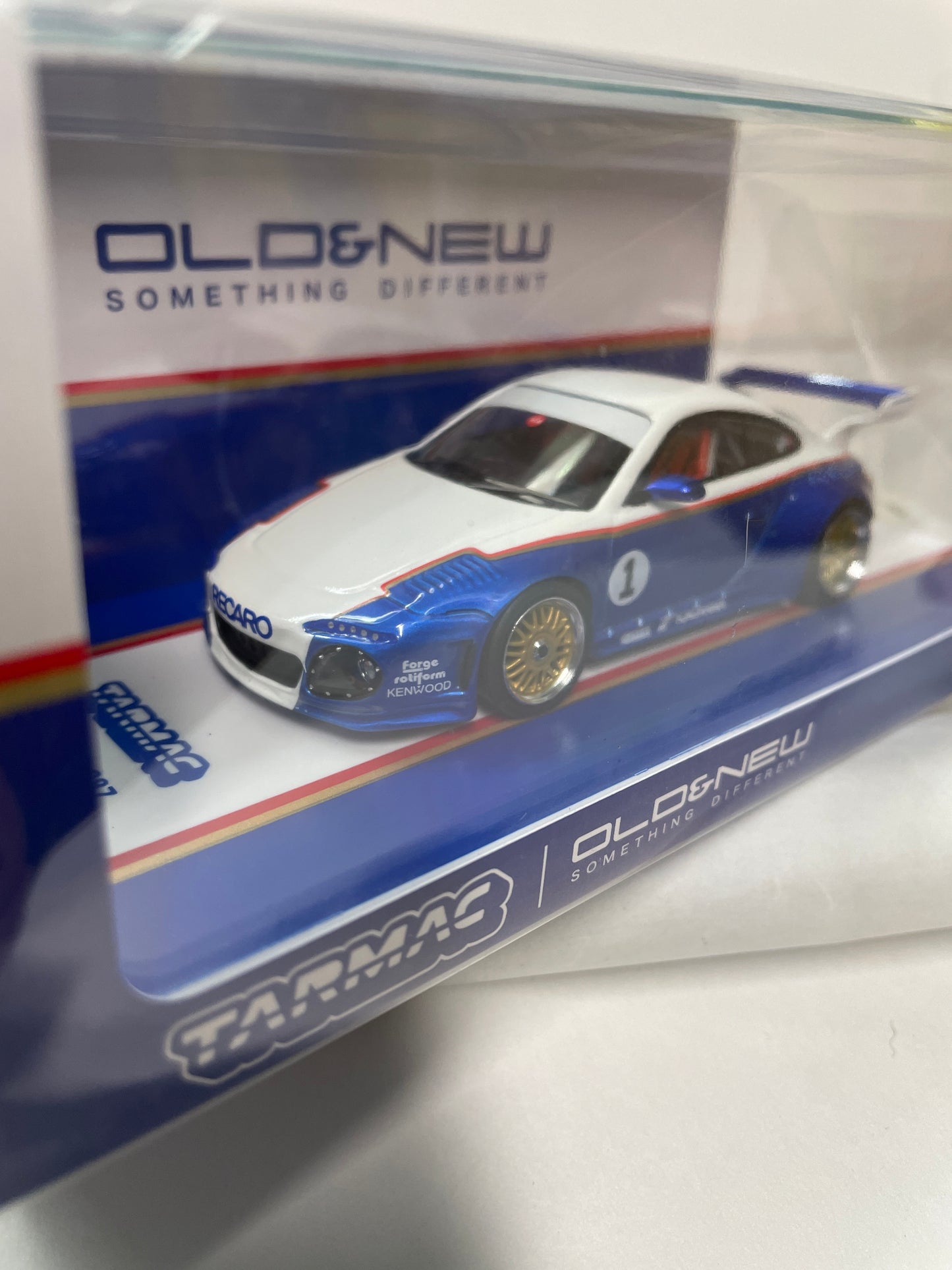 Tarmac Works 1/43 Old & New Porsche 997 Blue & White