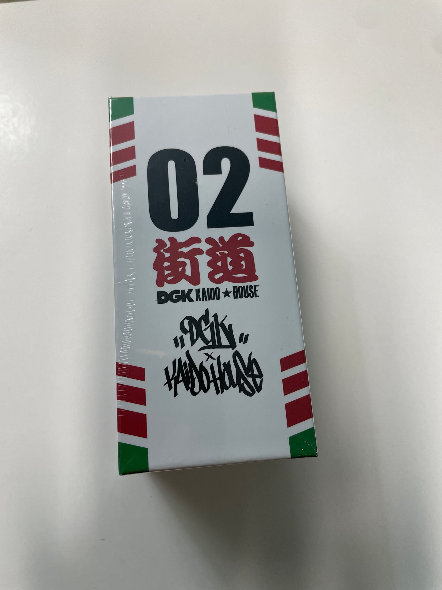 Mini GT x Kaido House 1/64 Toyota AE86 Sprinter Trueno DGK V1 Exclusive White & Green - KHMG201